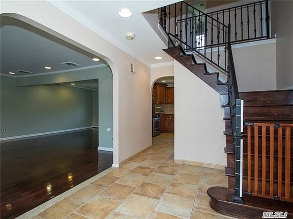 3rd image of 25 Barnum Ave