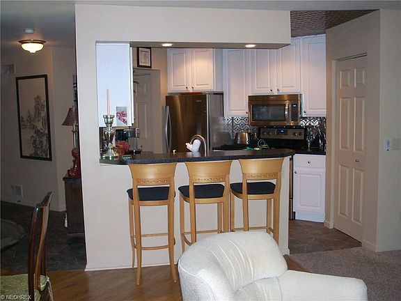 4th image of 385 N Arrowhead Bay Dr Unit 3
