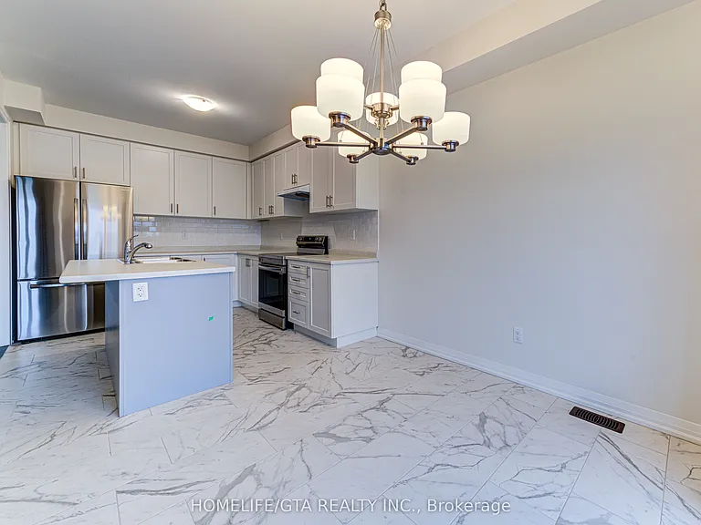168 Union Blvd — Photo 10