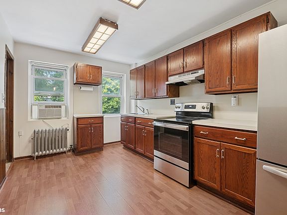2nd image of 646 Union St APT 3
