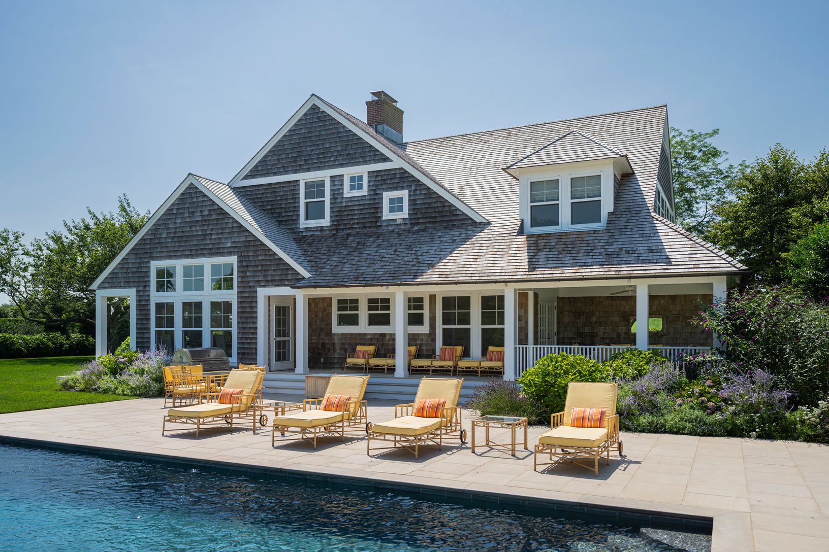  Pool Lounge Area