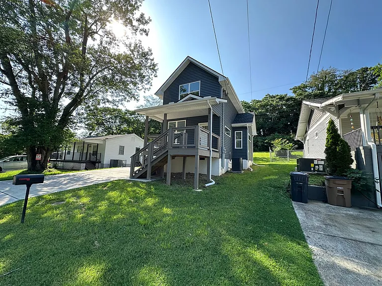 2911 Tecoma Dr — Photo 2