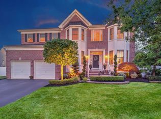 30 Buckingham Dr, Manalapan, NJ 07726