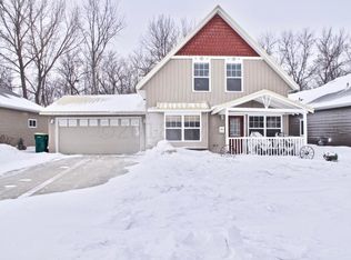 1236 Goldenwood Dr, West Fargo, ND 58078