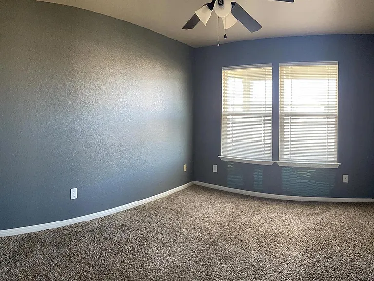 604 W Vega Ln — Photo 9
