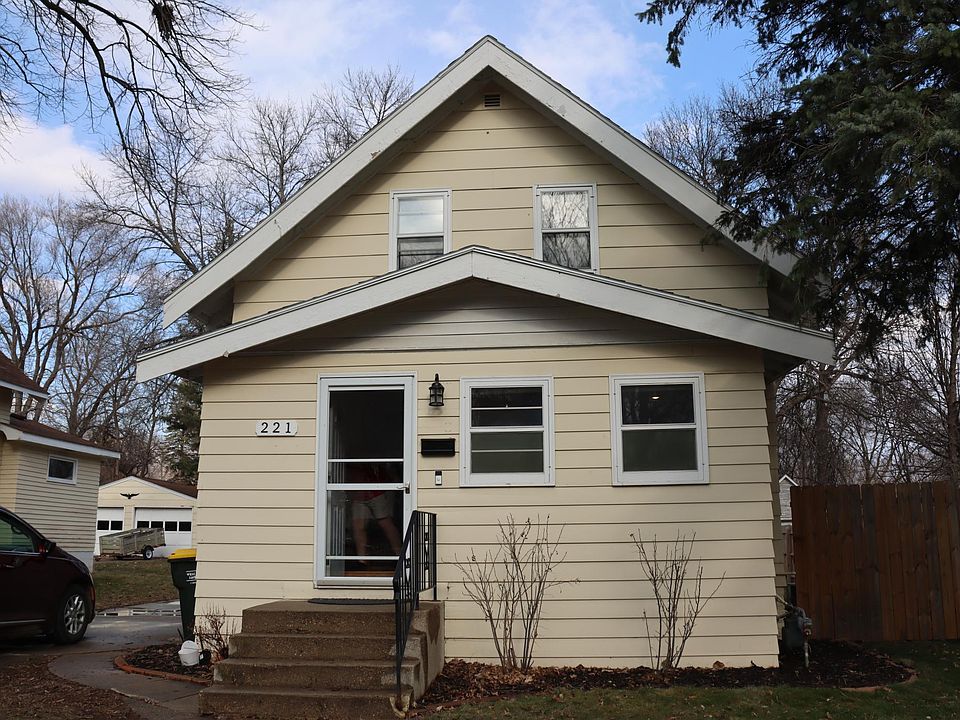 1st image of 221 Anthony St SE