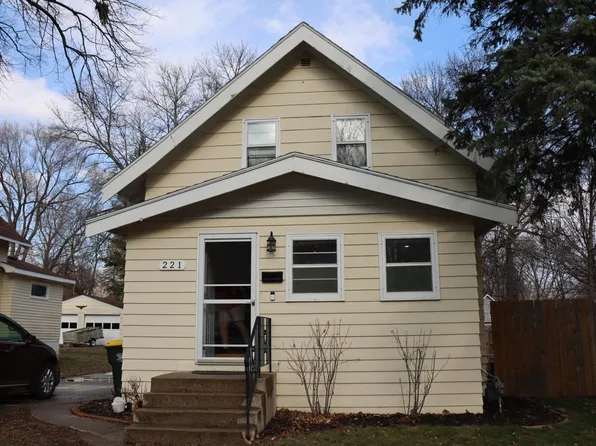 221 Anthony St SE, Willmar, MN 56201