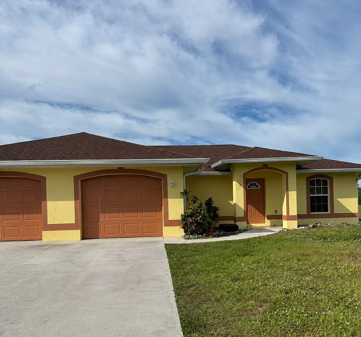 3 bed, 1400 sqft, $1,549 — Photo 1