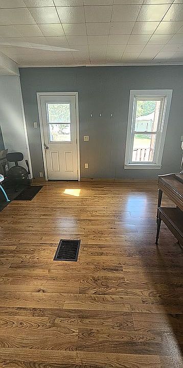 1st image of 124 Prospect St