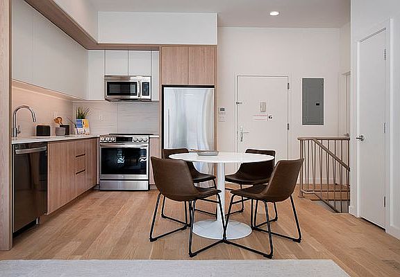 3rd image of 276 20th St #101