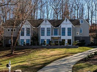 1080 Oakhaven Dr, Roswell, GA 30075