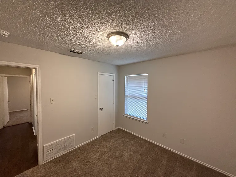221 Arnold St — Photo 8