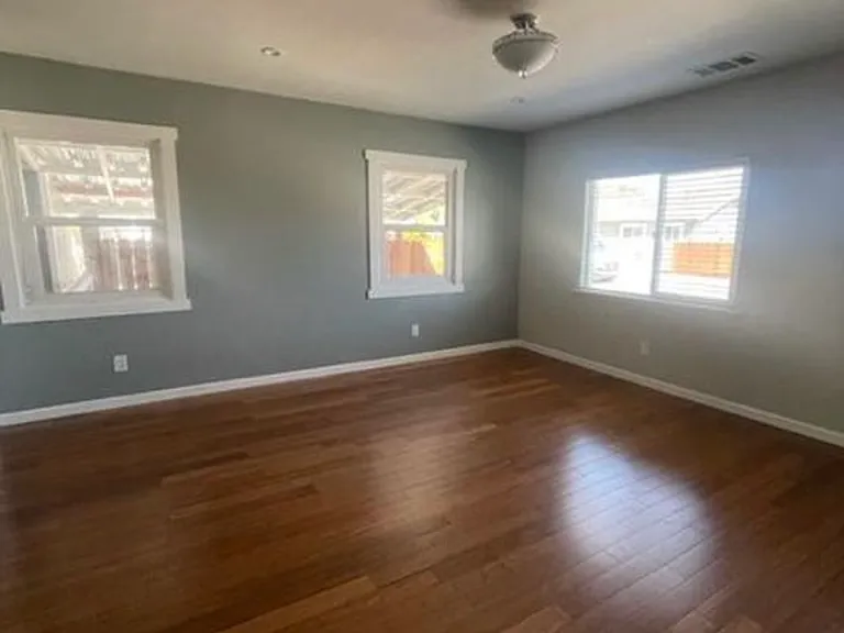 49 Park St — Photo 2