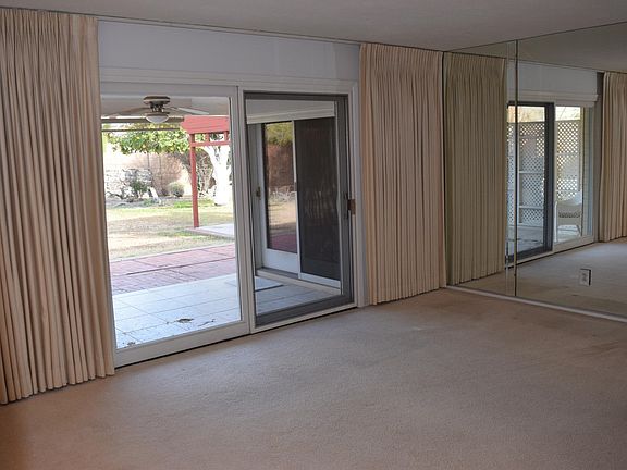 LIVING RM