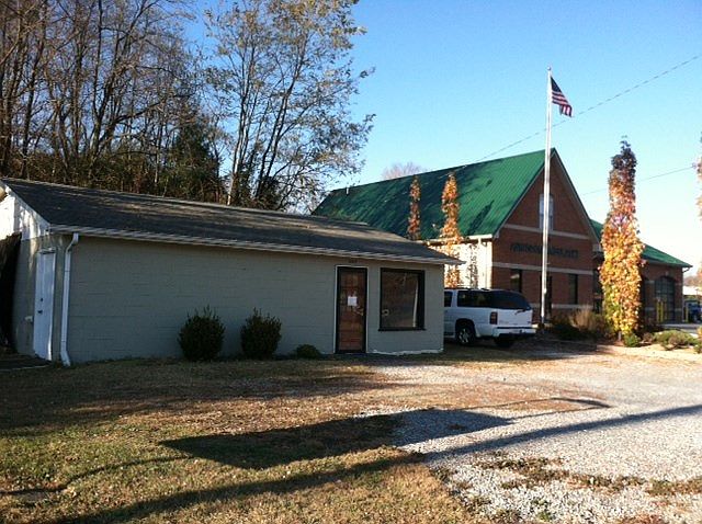 2nd image of 26151 Lee Hwy