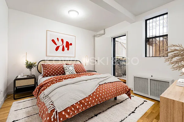 Bedroom, photo 1