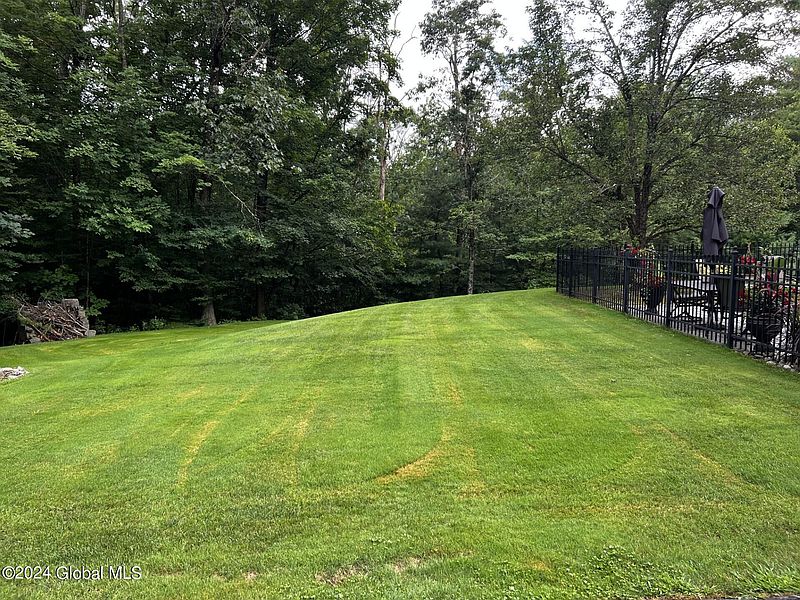 4th image of 37 Drumlough Road