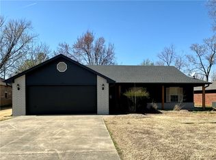 206 Lyndal Ln, Bentonville, AR 72712