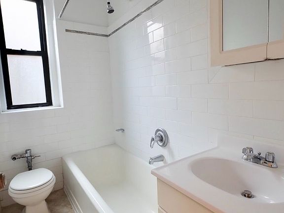 4th image of 30 Park Ter E APT 2G
