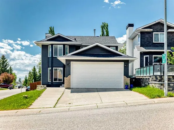 112 W Christie Park Mnr SW, Calgary, AB T3H 2E8