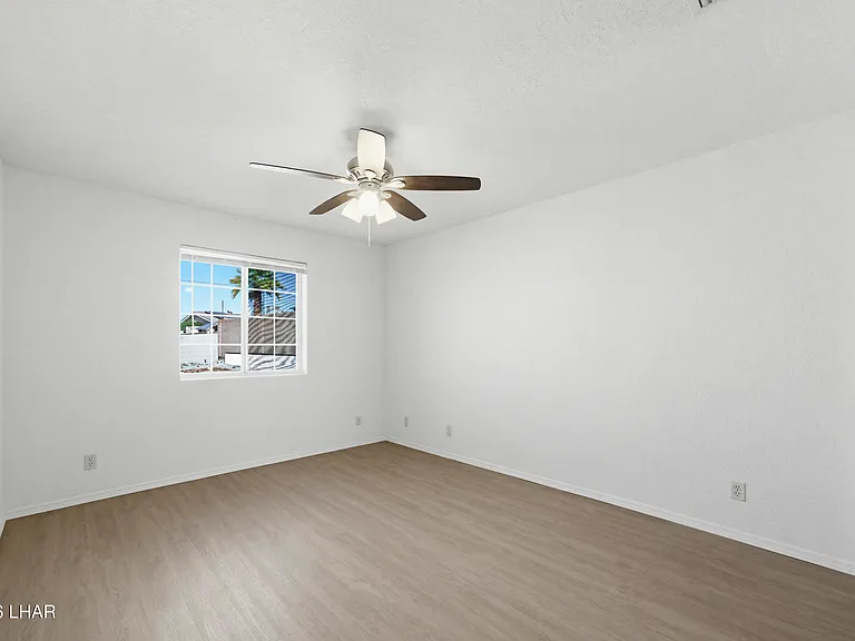 3099 Jamaica Blvd S — Photo 26