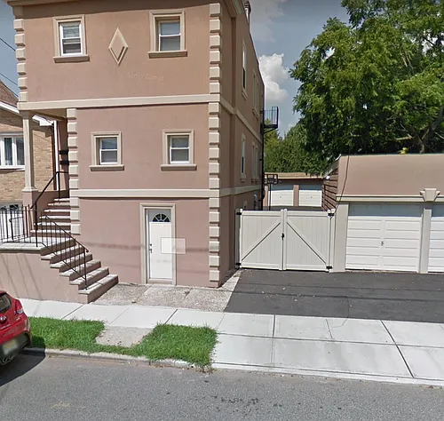 27 Cedar Ave #1 Photo 1