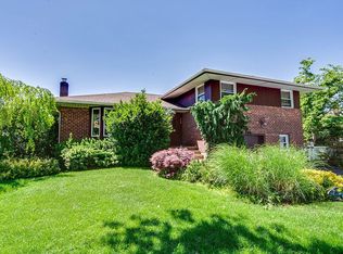 16 Wayland Rd, Plainview, NY 11803