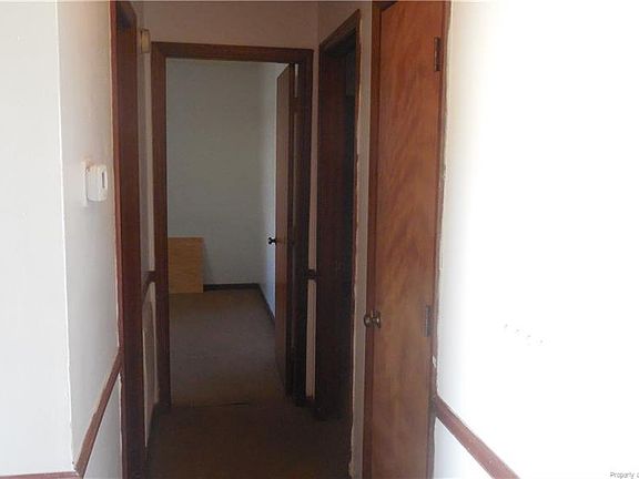 3rd image of 529 Coronation Dr