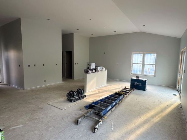 363 Mill Ridge Dr, Byron, IL 61010