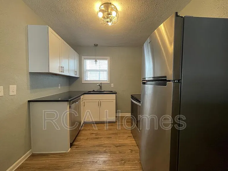 520 E 32nd St — Photo 8