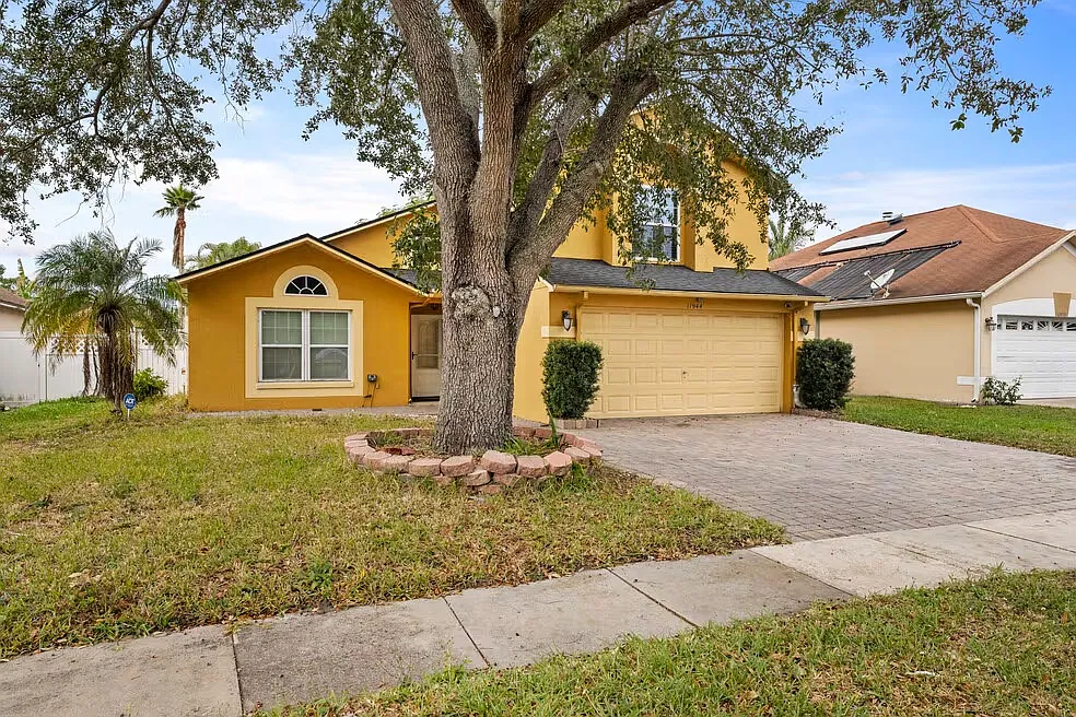 4 bed, 2.5 bath, 2460 sqft, $3,300 — Photo 3