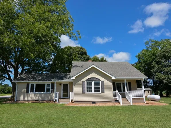 104 Sallie Lou Ln, Warrenton, NC 27589