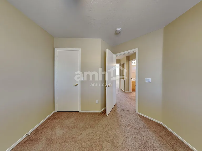 15995 W Monroe St — Photo 14