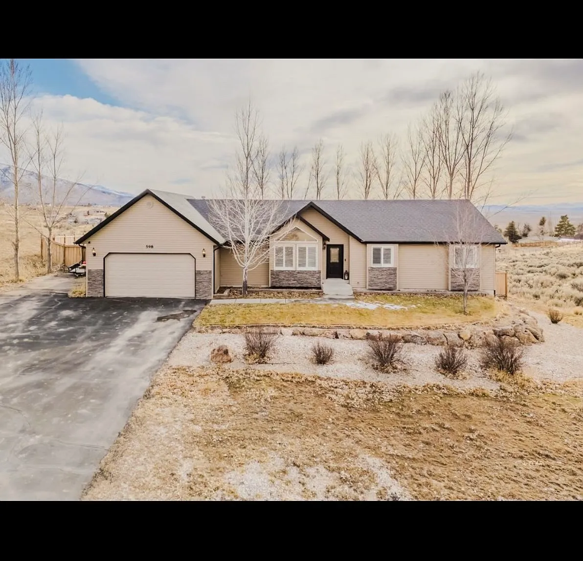 5 bed, 3252 sqft, $3,300 — Photo 1
