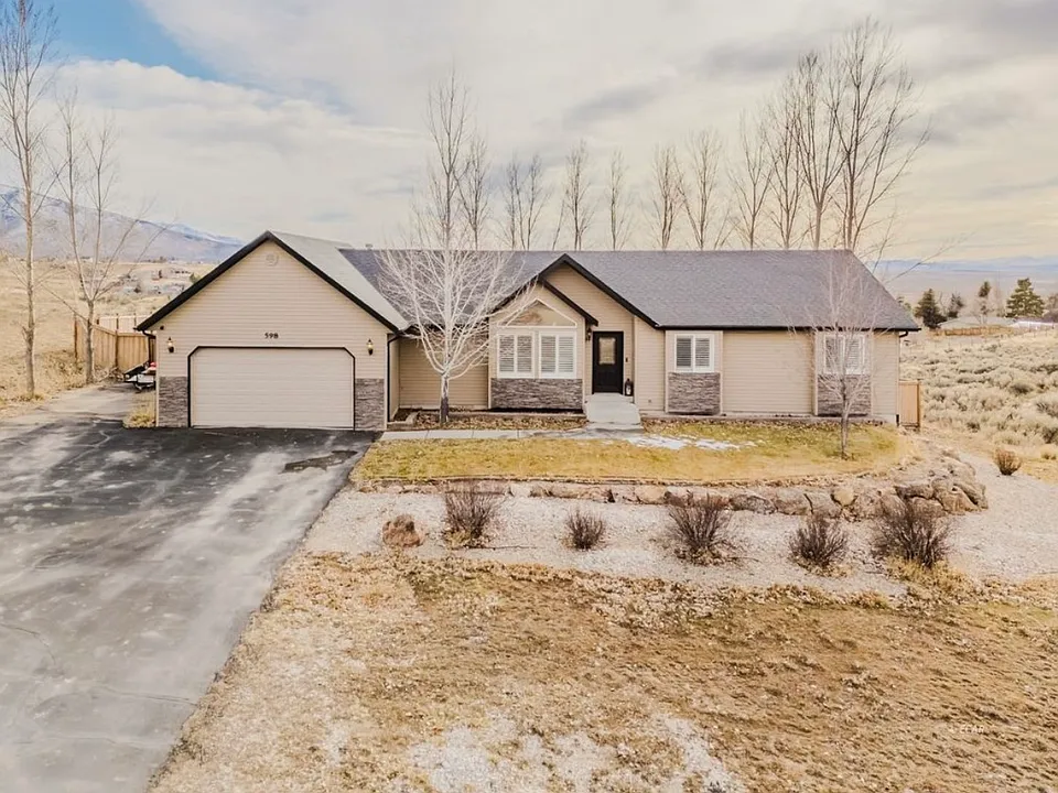 598 Palace Pkwy