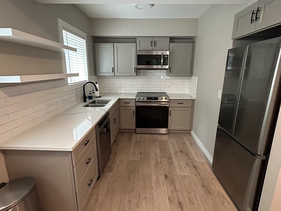 706 NE 6th Ave