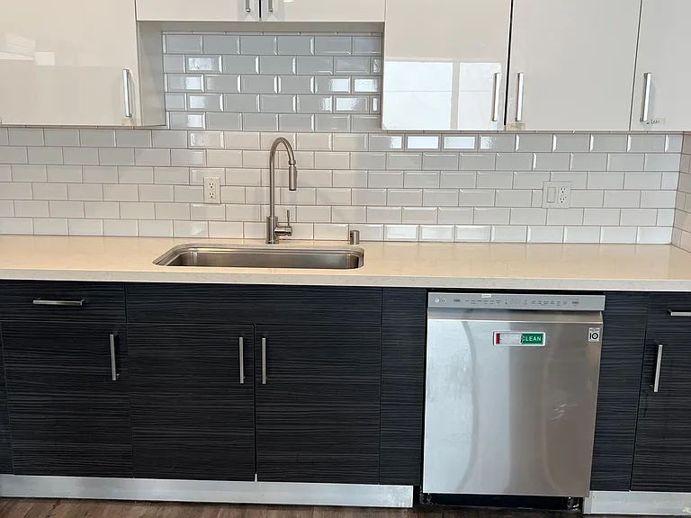 4231 McLaughlin Ave #401 — Photo 5