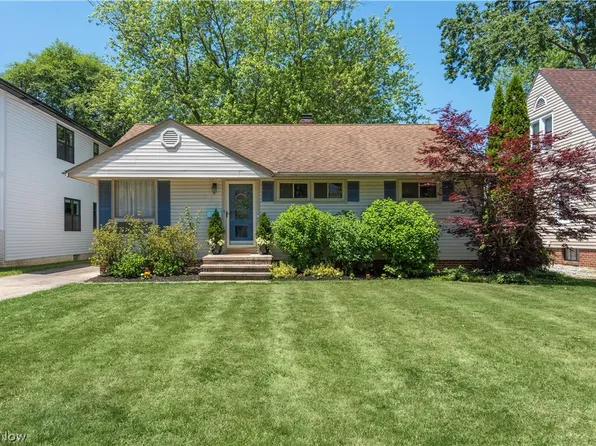 524 Parkside Dr, Bay Village, OH 44140