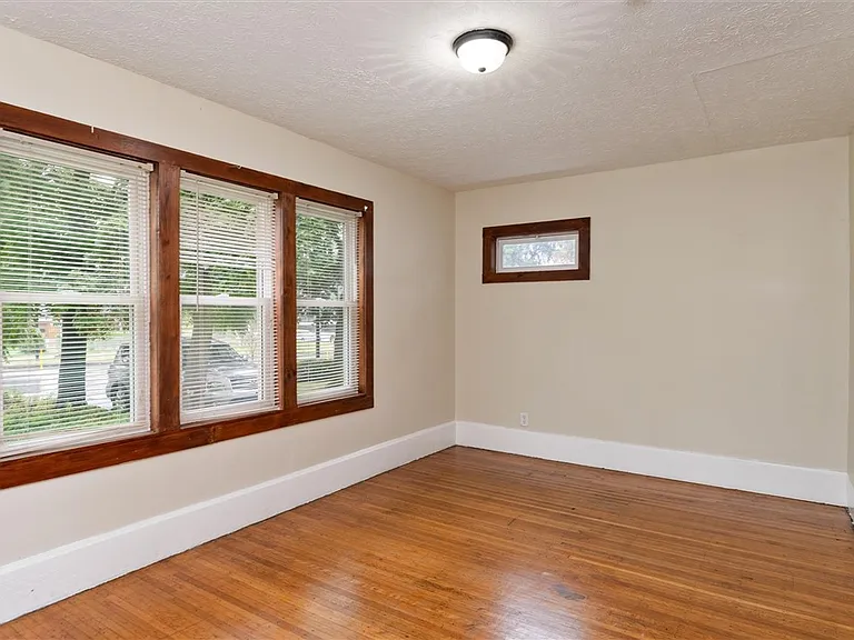 19 Genesee Park Blvd — Photo 17
