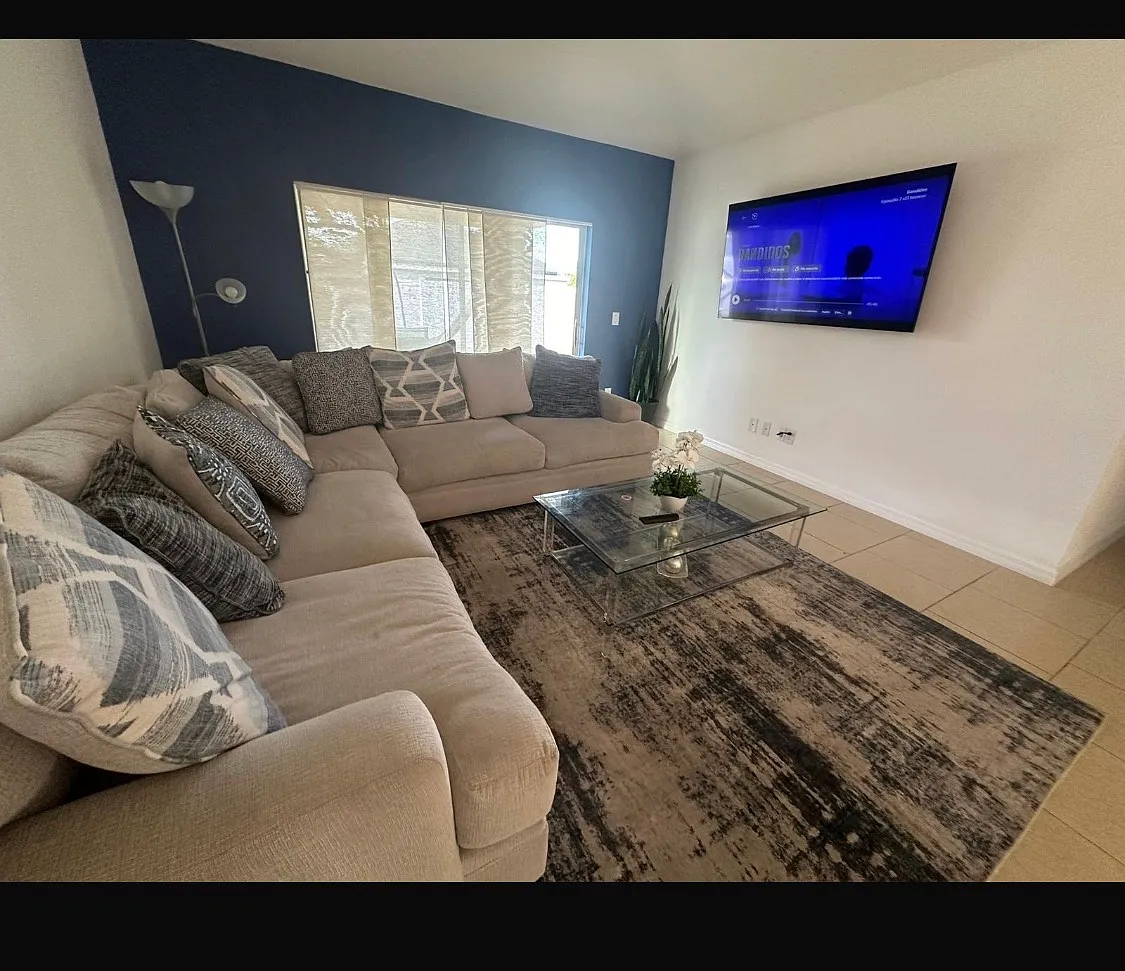 5 bed, 1979 sqft, $2,450 — Photo 3