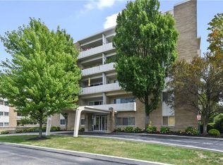2089 Wooster Rd #11, Rocky River, OH 44116