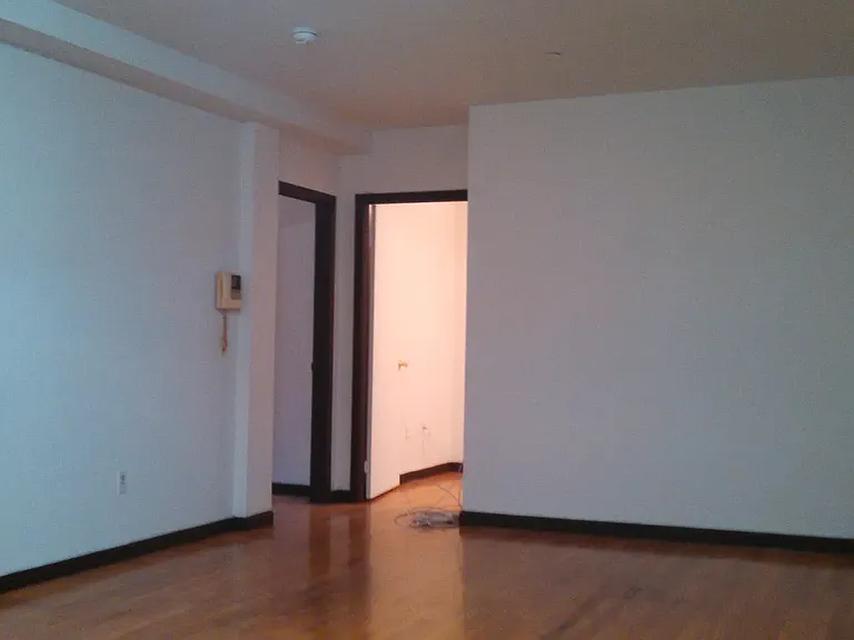 20 Orchard St #4-R — Photo 3