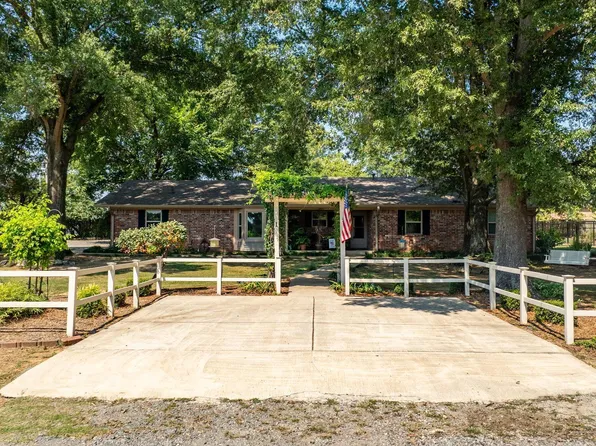 1 Cedar Oaks Dr, Conway, AR 72032