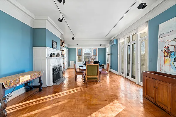 Sold by Christie's International Real Estate Group, LLC | media 6