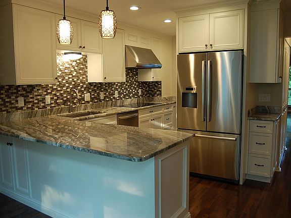 5th image of 970 Bloomfield Village Blvd