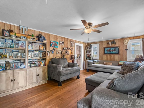 2nd image of 208 Shuping St