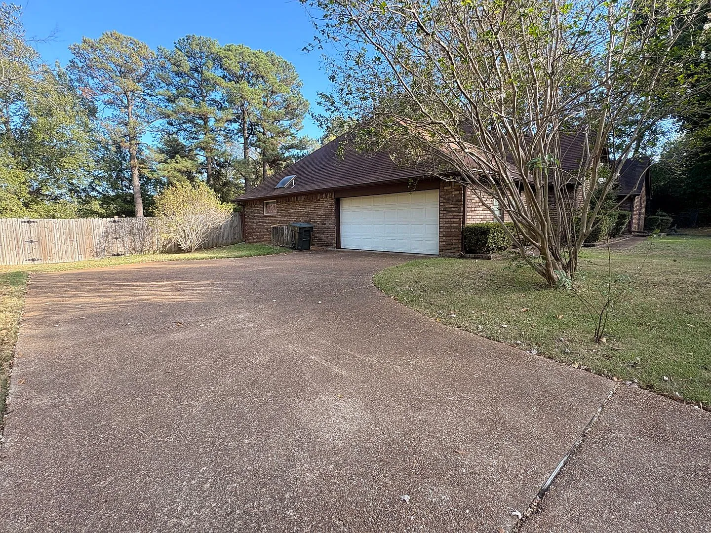 Spacious 4-Bedroom Home with Sunroom and Huge Fenced Backyard in Bartlett! — Photo 4
