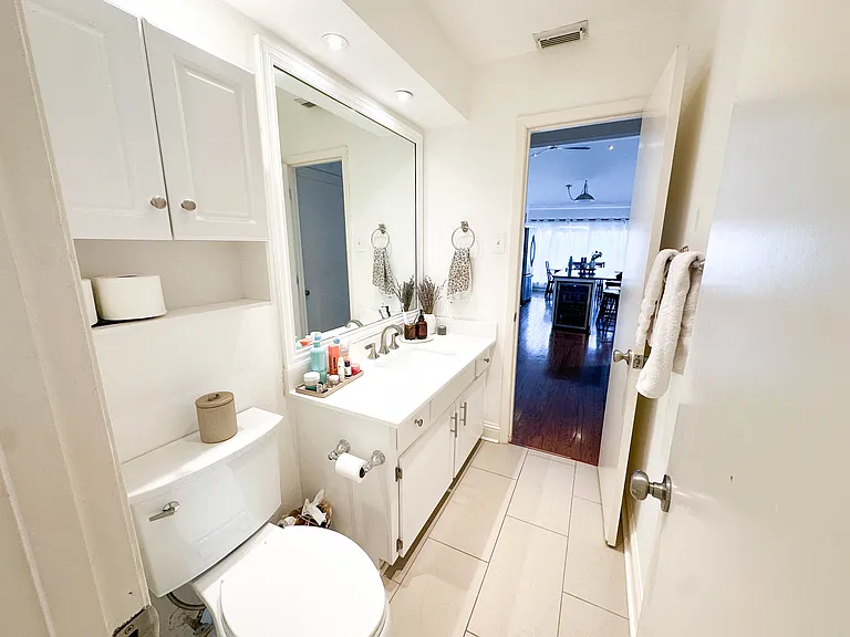 Upstairs 1/2 of the Master Bath