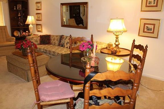 4th image of 540 Fleetwood Ct #B