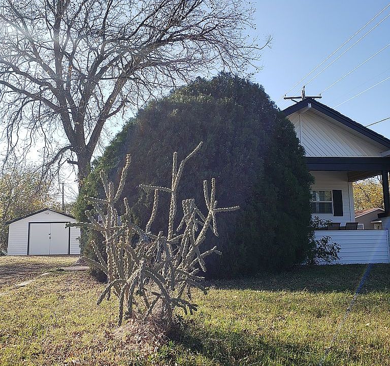 1st image of 1166 Victoria St